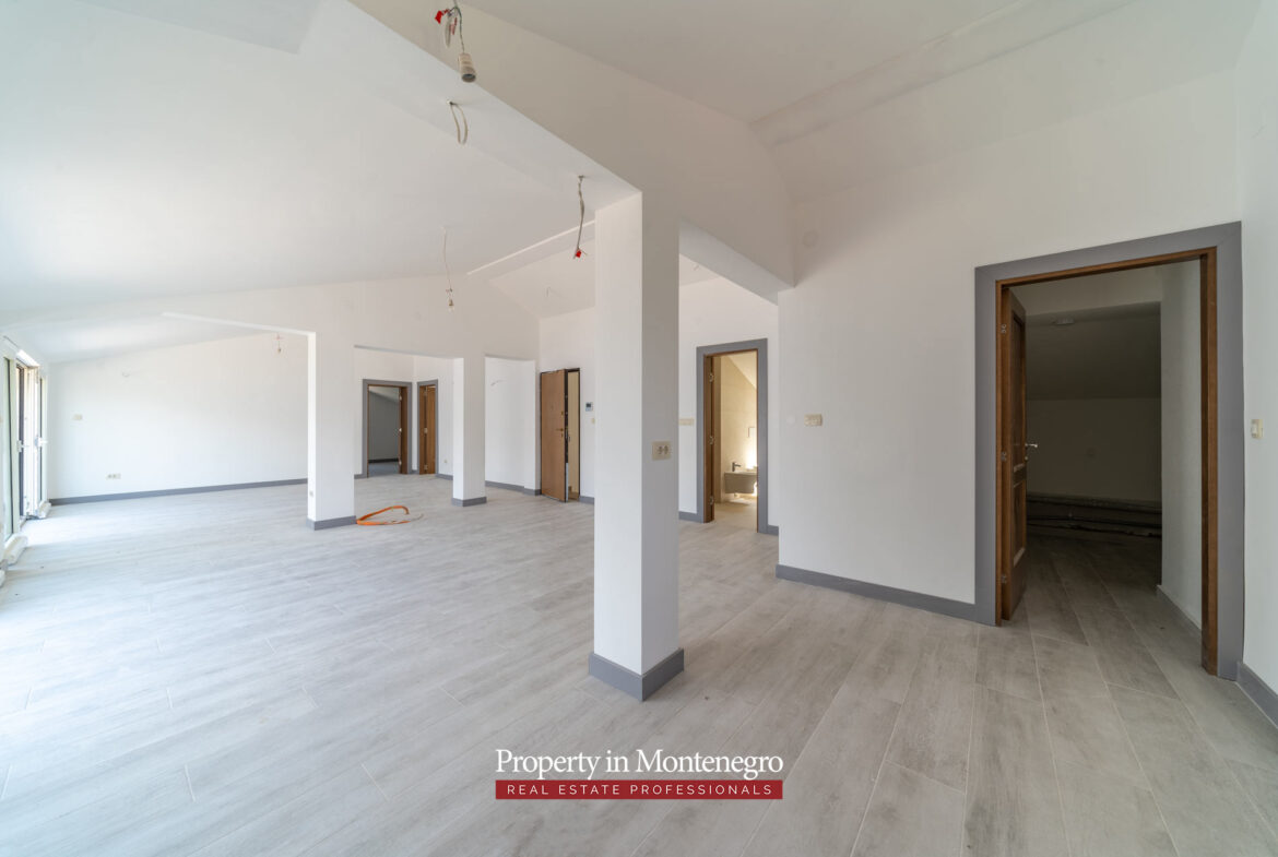 Apartment with swimming pool for sale in Prcanj