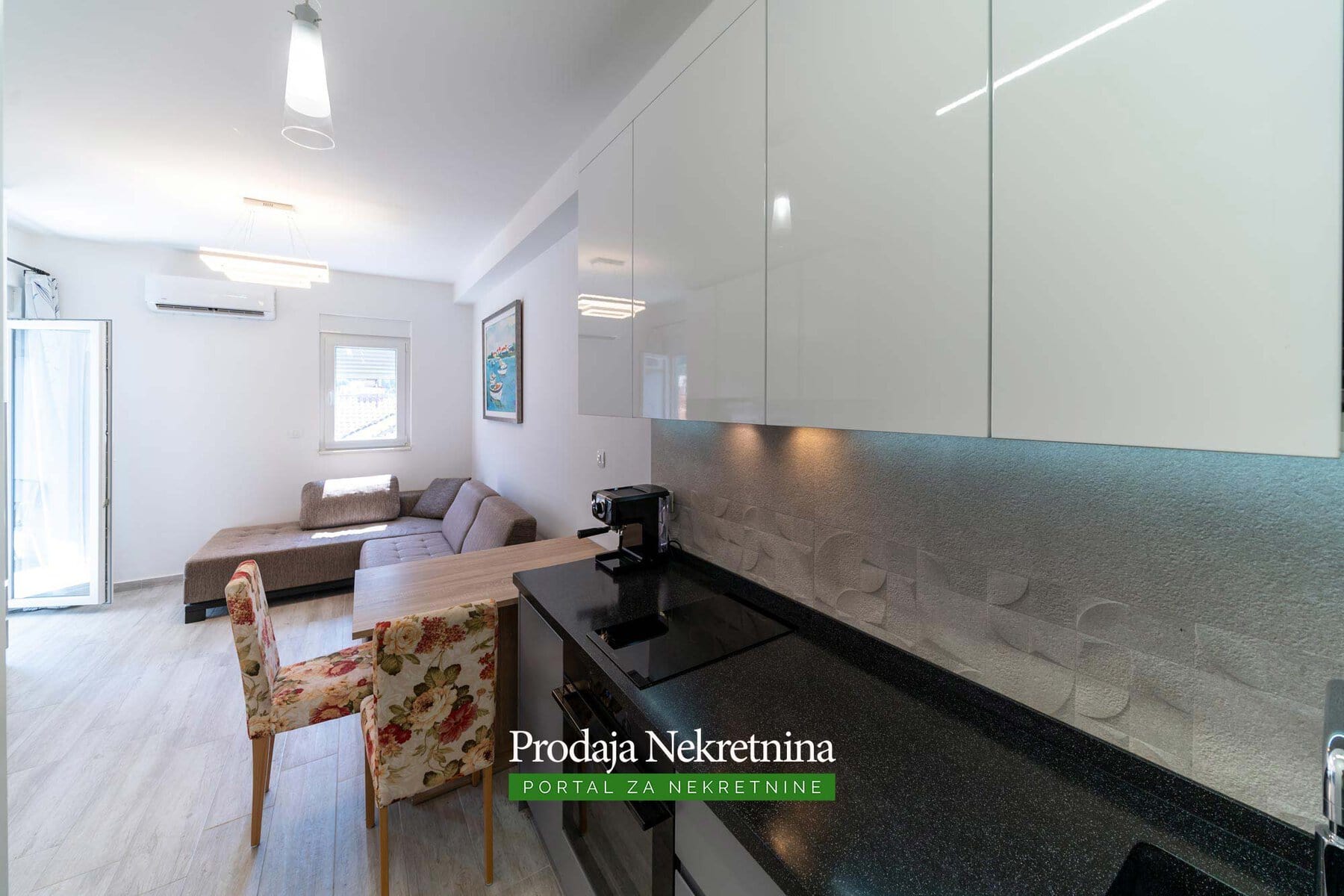 Prodaje se jednosoban namjesten stan u Budvi 14 1