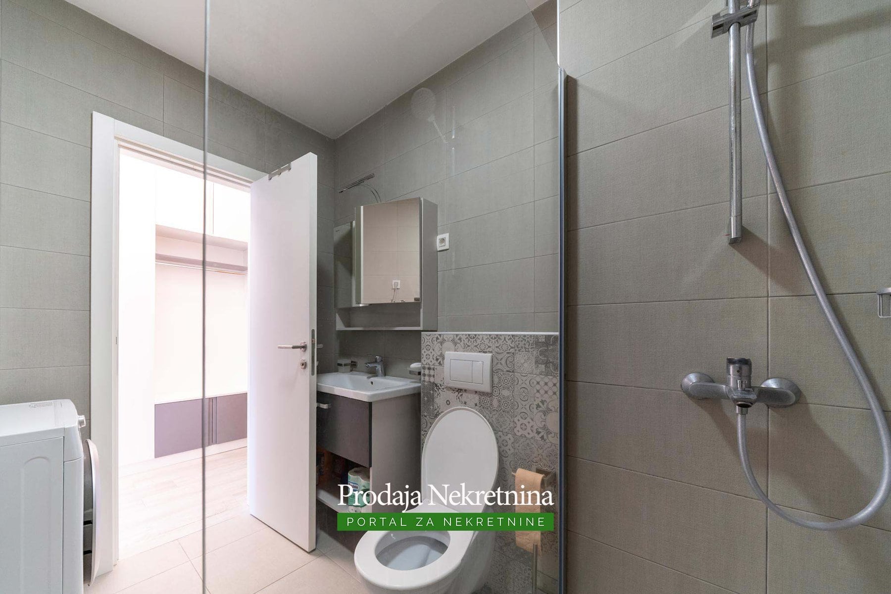 Prodaje se jednosoban namjesten stan u Budvi 17 1