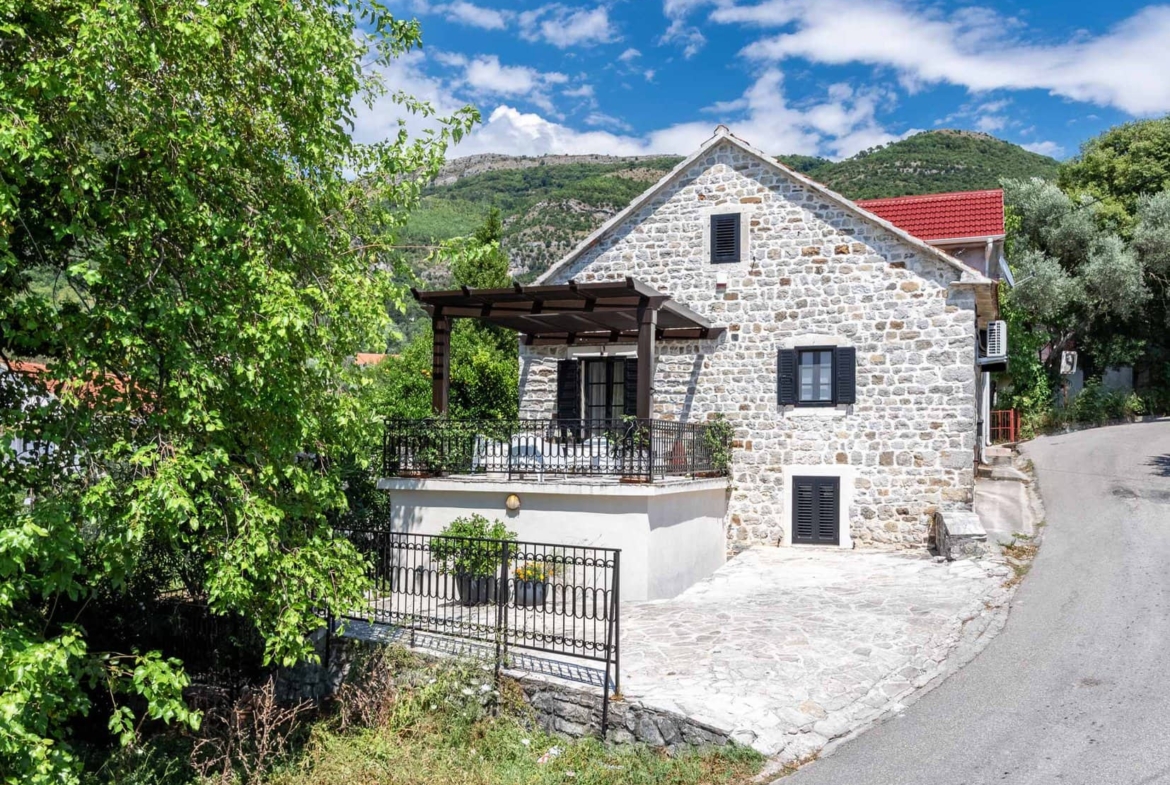 Renovated stone house for sale in Tivat