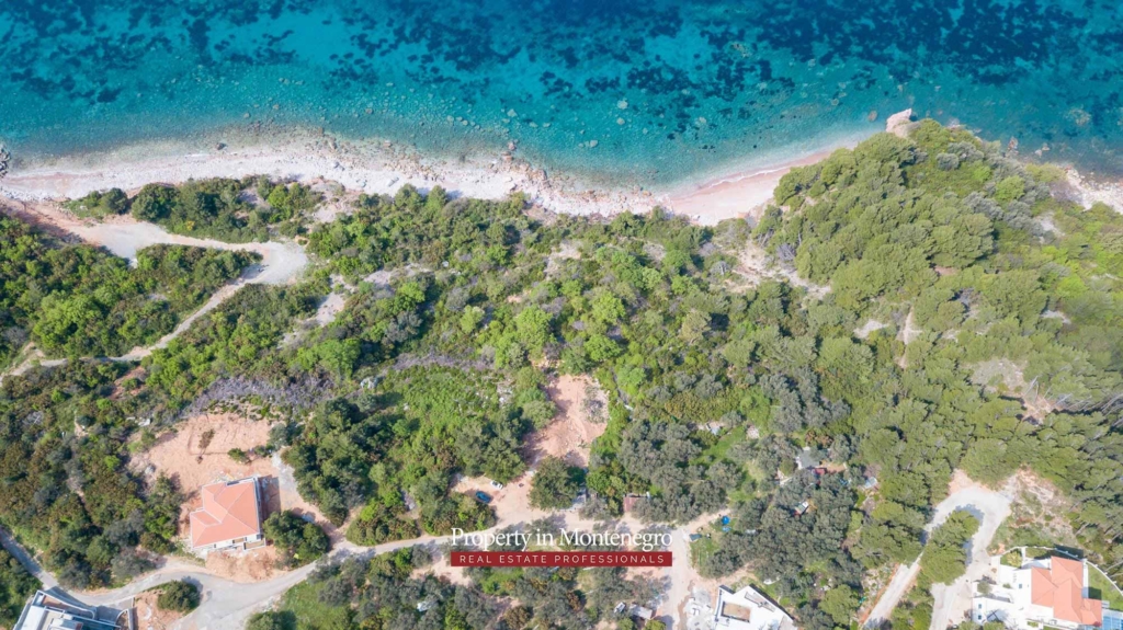 Seafront land for sale near Sveri Stefan