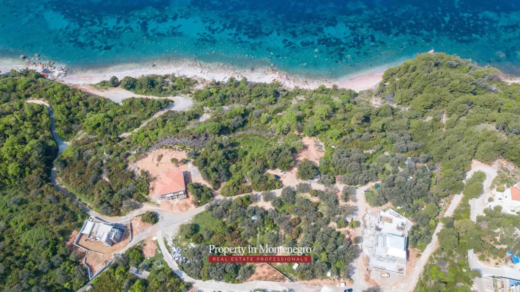 Seafront land for sale near Sveri Stefan