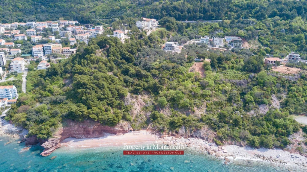 Seafront land for sale near Sveri Stefan