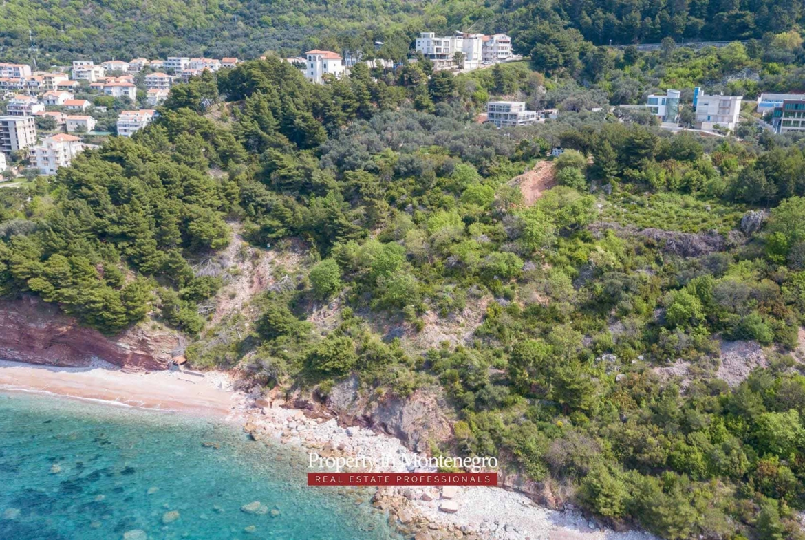 Seafront land for sale near Sveri Stefan