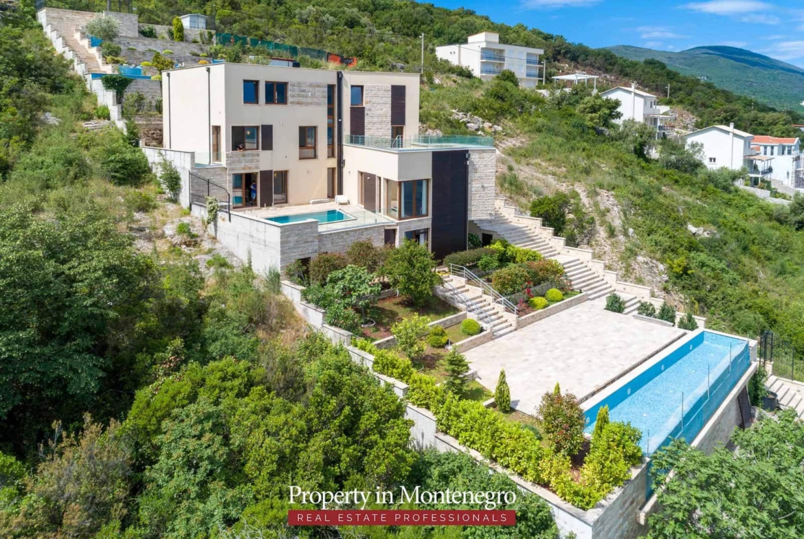 Waterfront villa for sale in Tivat Bay