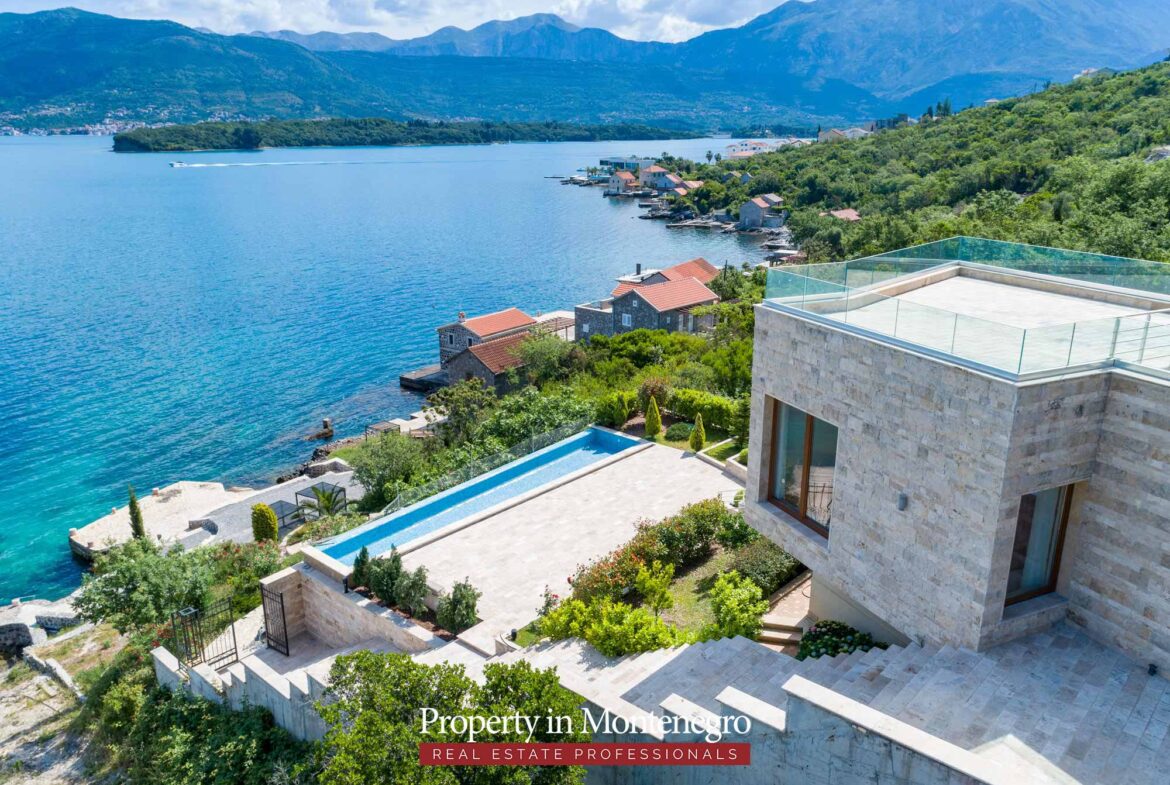 Waterfront villa for sale in Tivat Bay