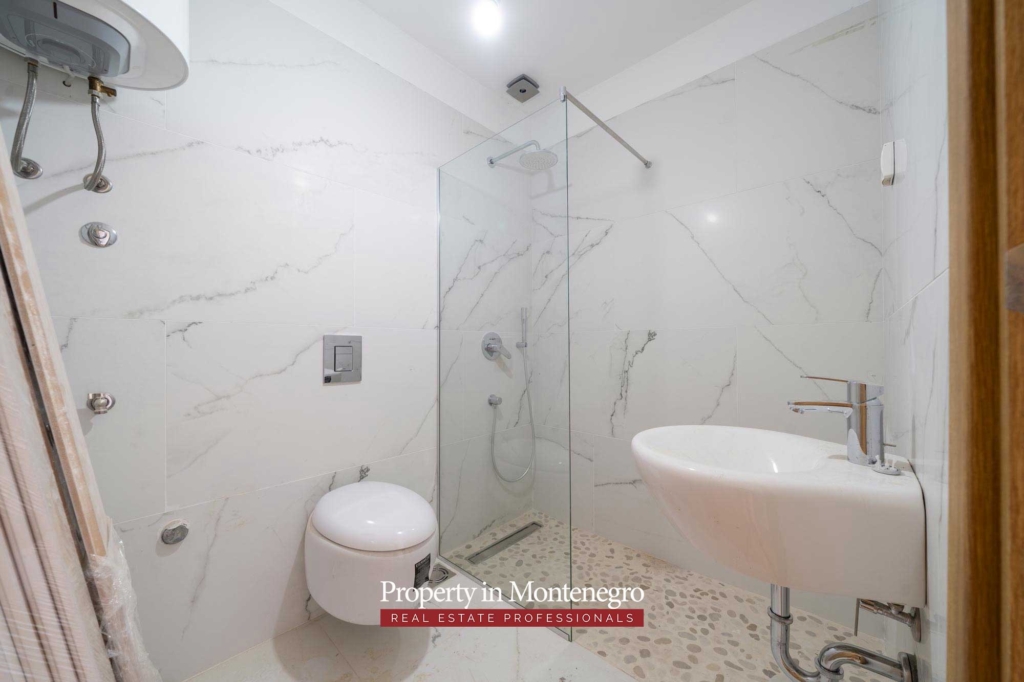 Seaview apartment for sale in Kotor Bay