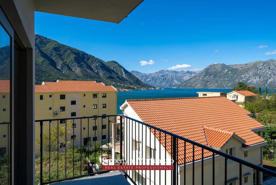 Seaview apartment for sale in Kotor Bay