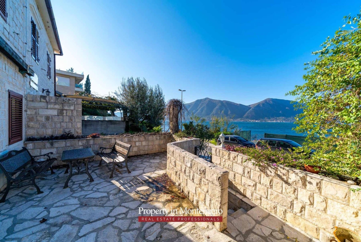 Stone house for sale in Boka Bay