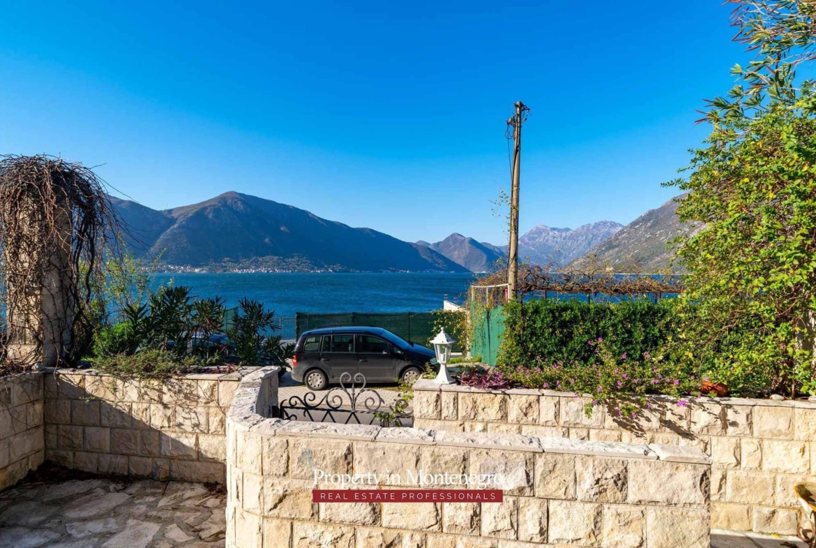 Stone house for sale in Boka Bay