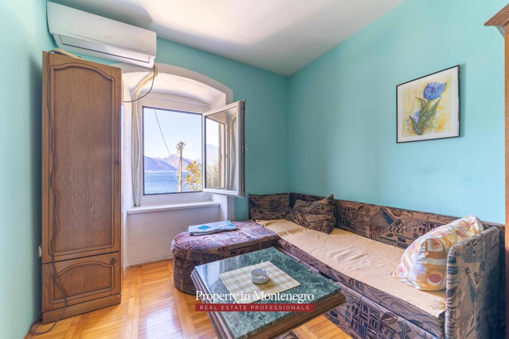 Stone house for sale in Boka Bay