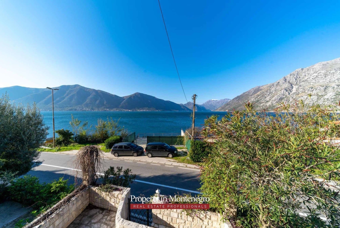 Stone house for sale in Boka Bay