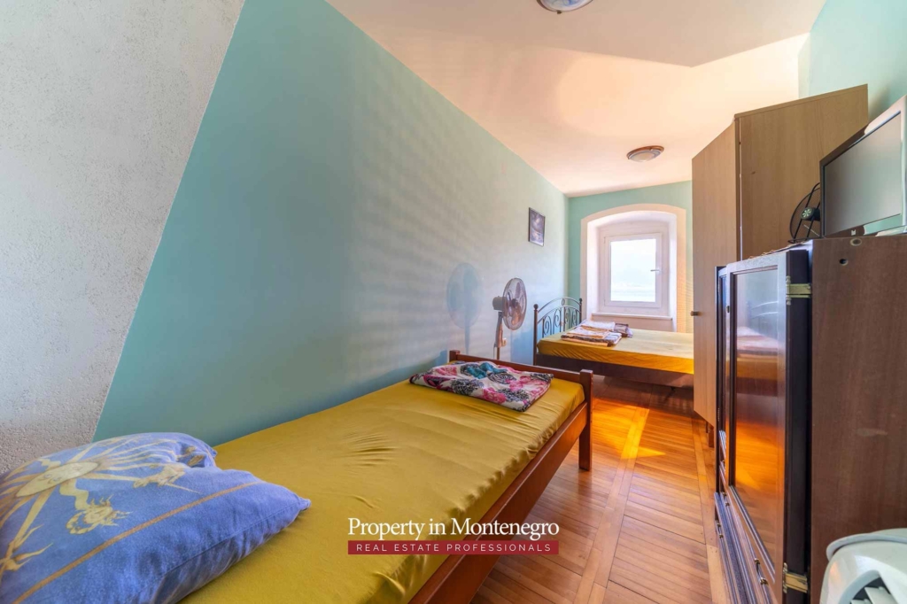 Stone house for sale in Boka Bay