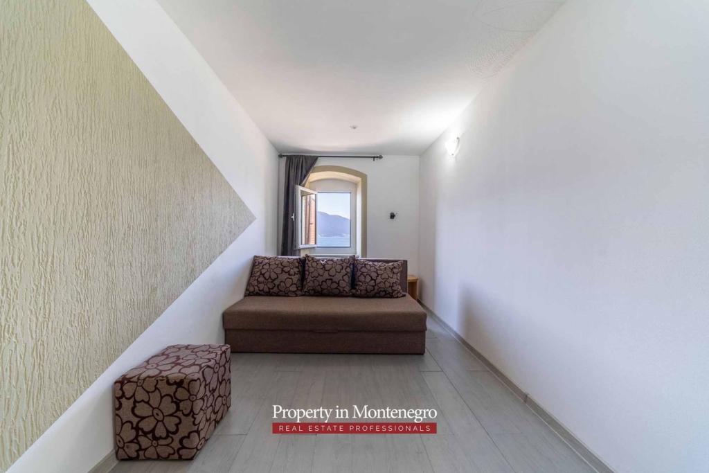Stone house for sale in Boka Bay