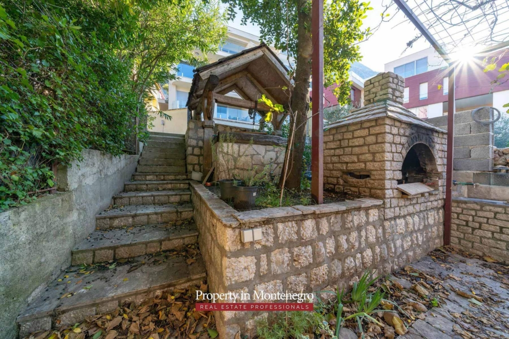 Stone house for sale in Boka Bay