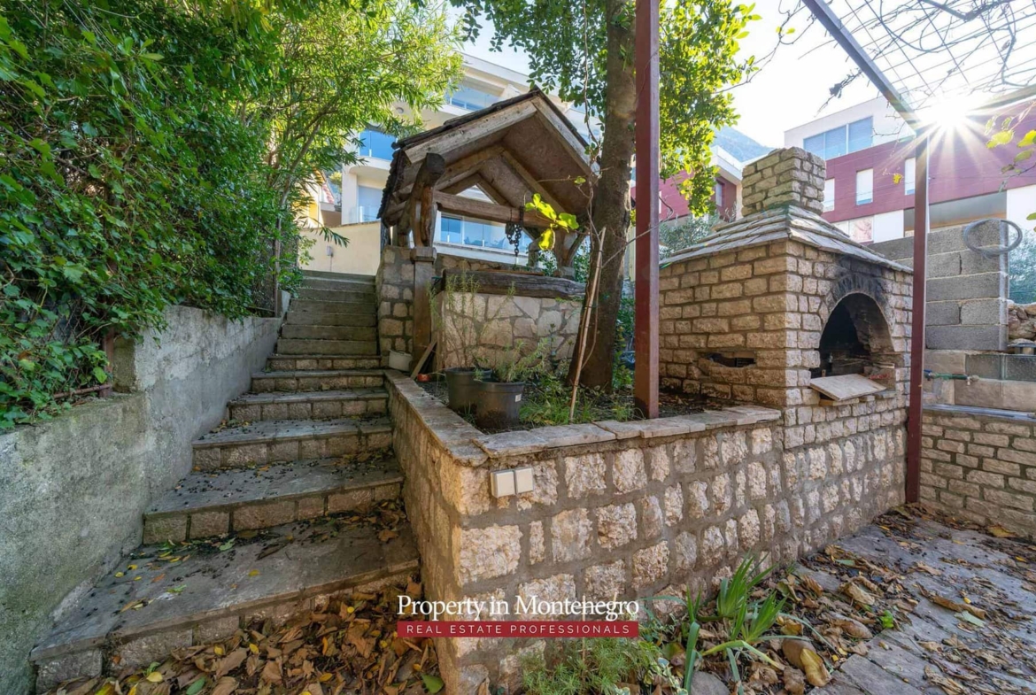 Stone house for sale in Boka Bay