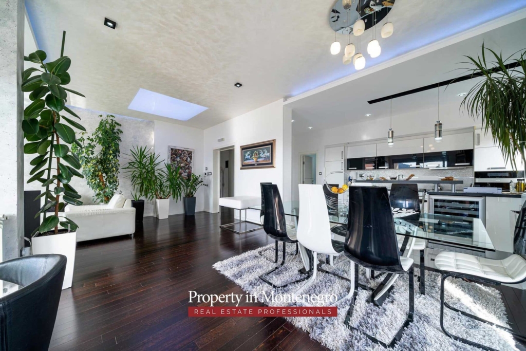 Penthouse with seaview for sale in Budva