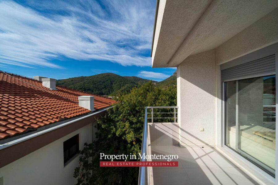 Penthouse with seaview for sale in Budva
