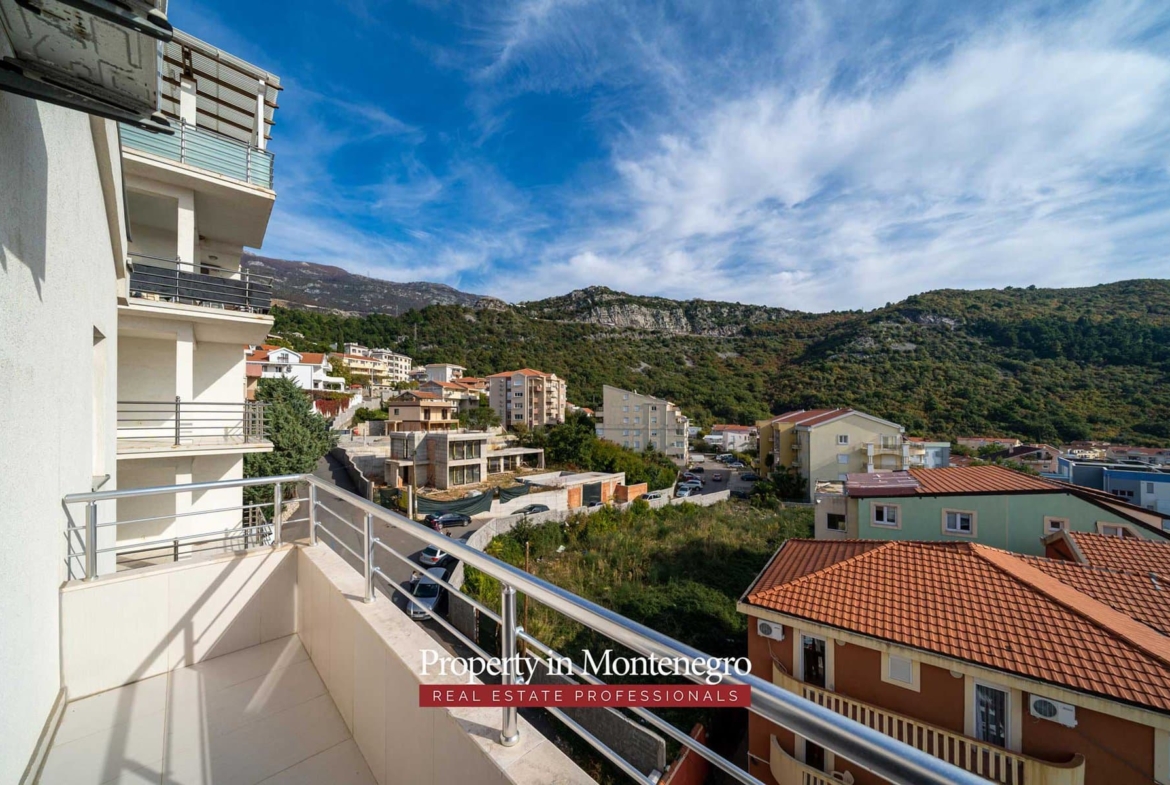 Penthouse with seaview for sale in Budva