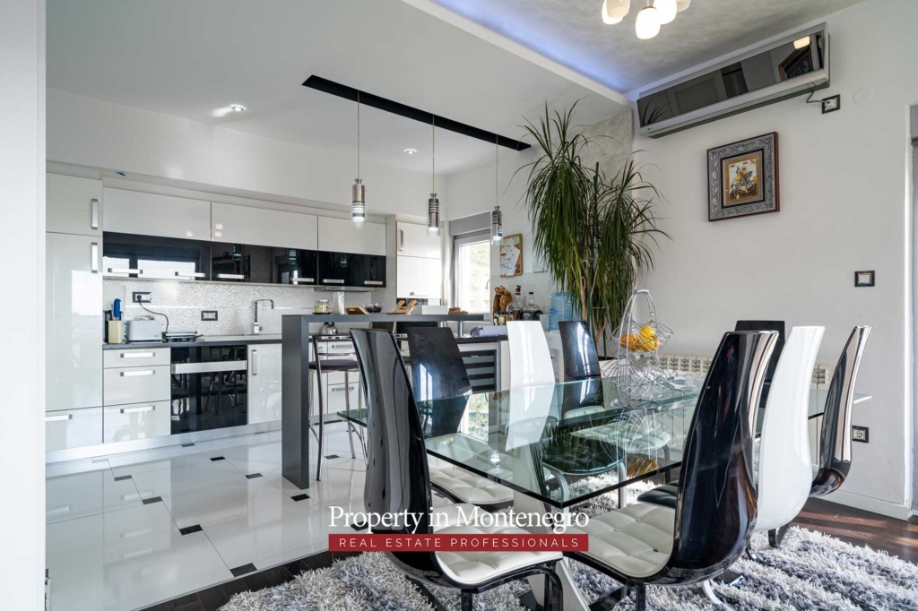 Penthouse with seaview for sale in Budva