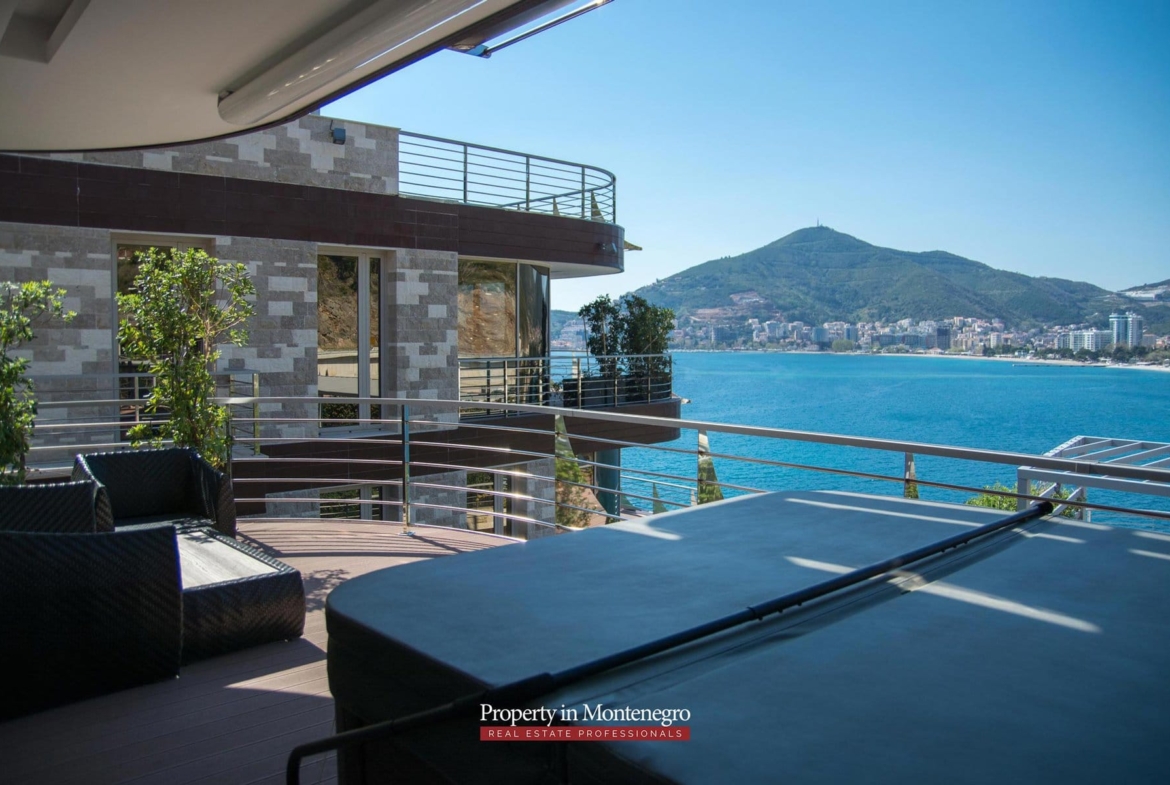 Luxury apartment with seaview for sale in Budva