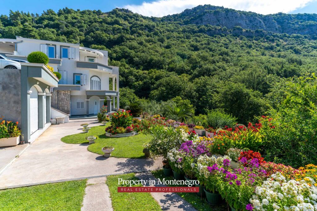 Villa with seaview for sale in Budva
