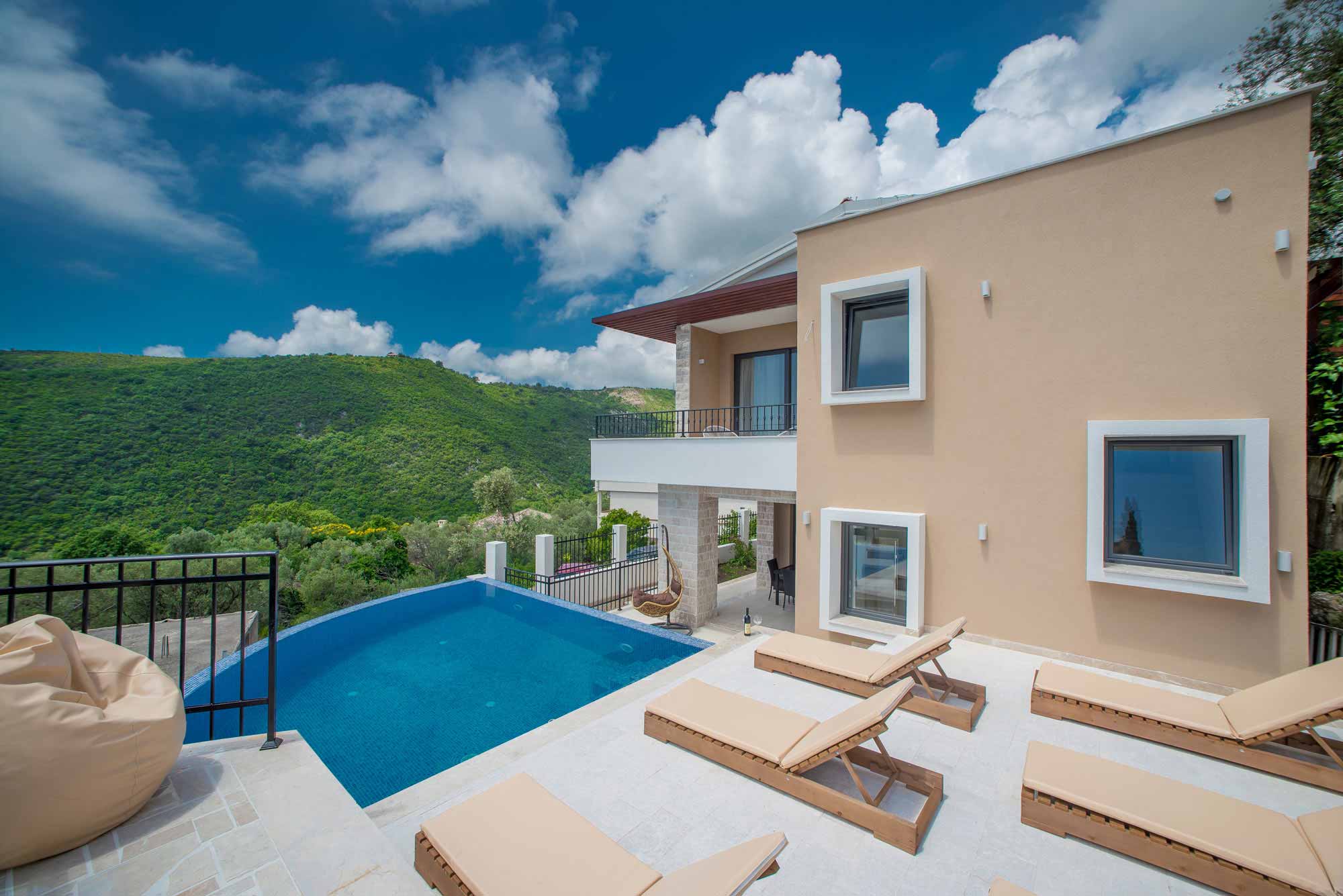 House with seaaview for sale in Budva Riviera