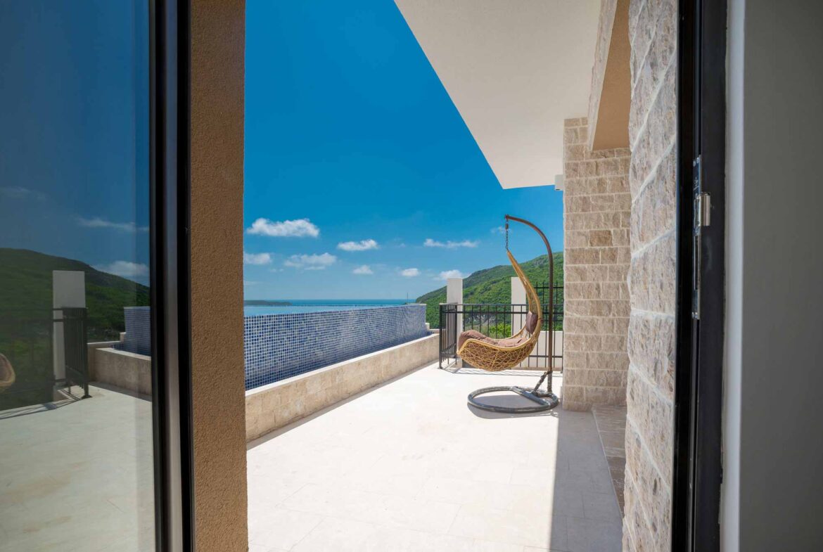 House with seaaview for sale in Budva Riviera