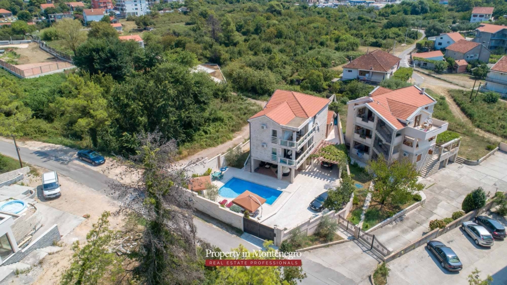 Villa with swimming pool for sale in Tivat