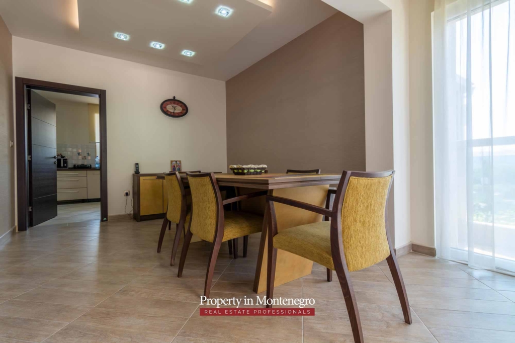 Villa with swimming pool for sale in Tivat