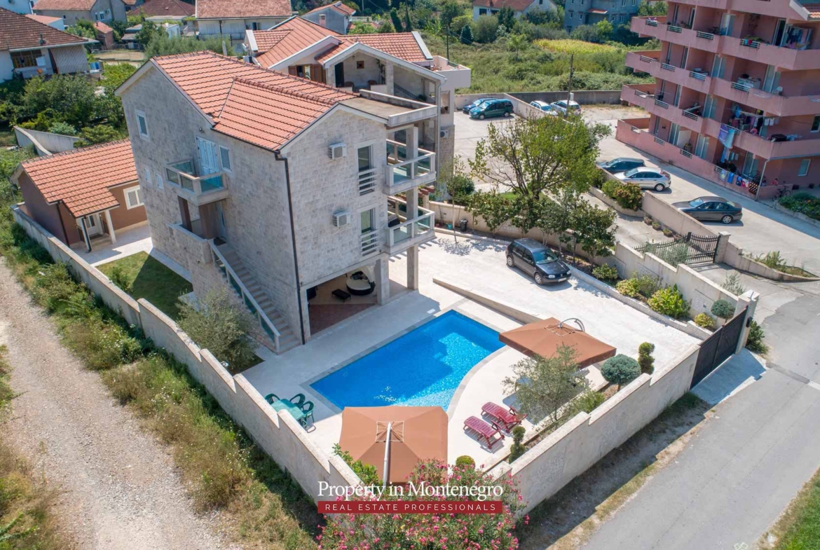 Villa with swimming pool for sale in Tivat