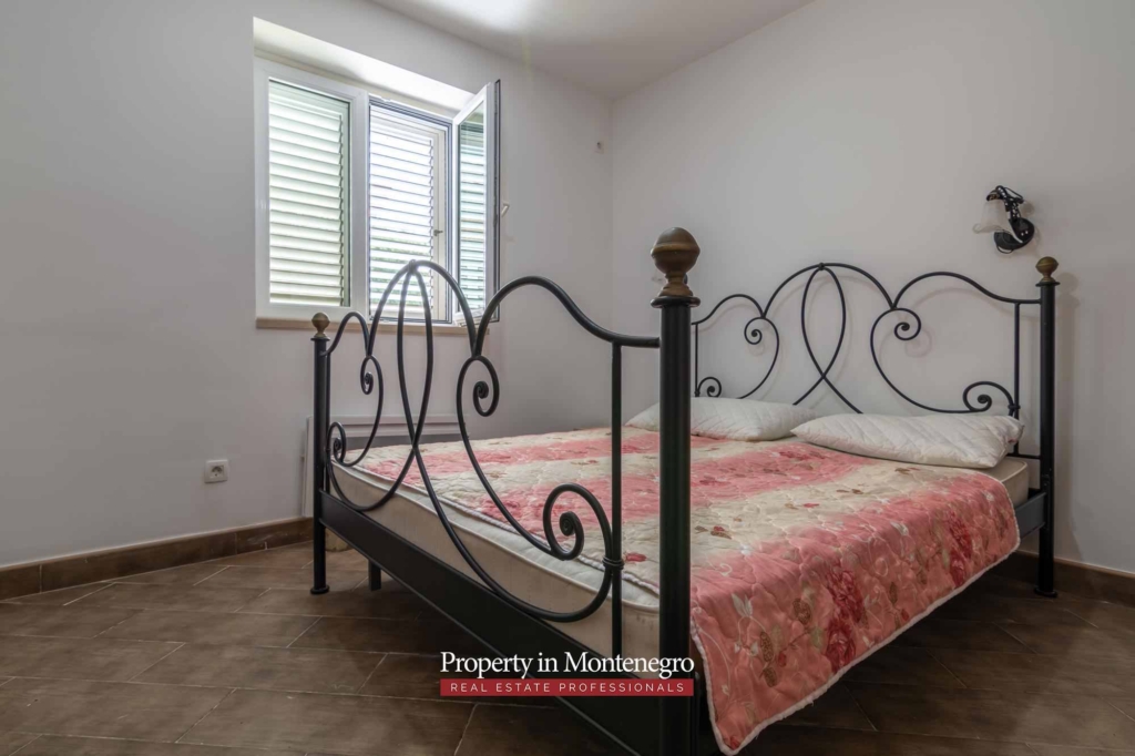 Villa with swimming pool for sale in Tivat