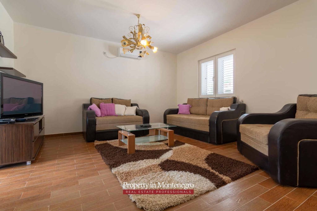 Villa with swimming pool for sale in Tivat