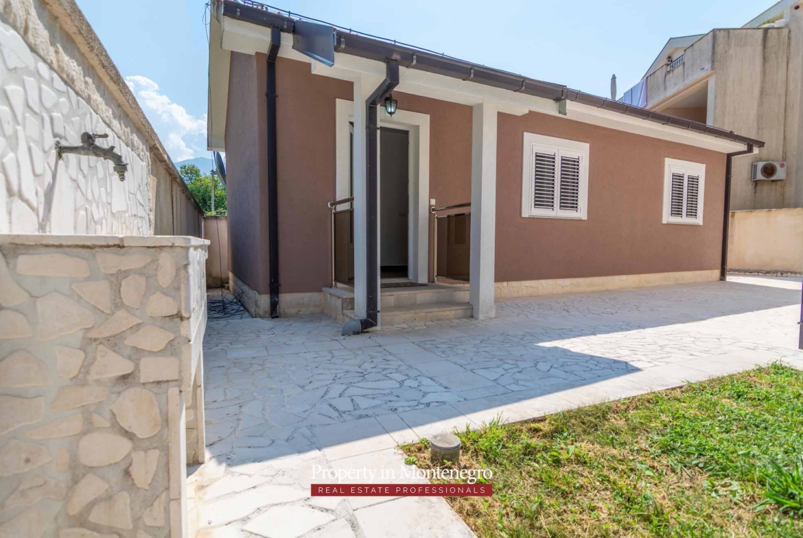 Villa with swimming pool for sale in Tivat