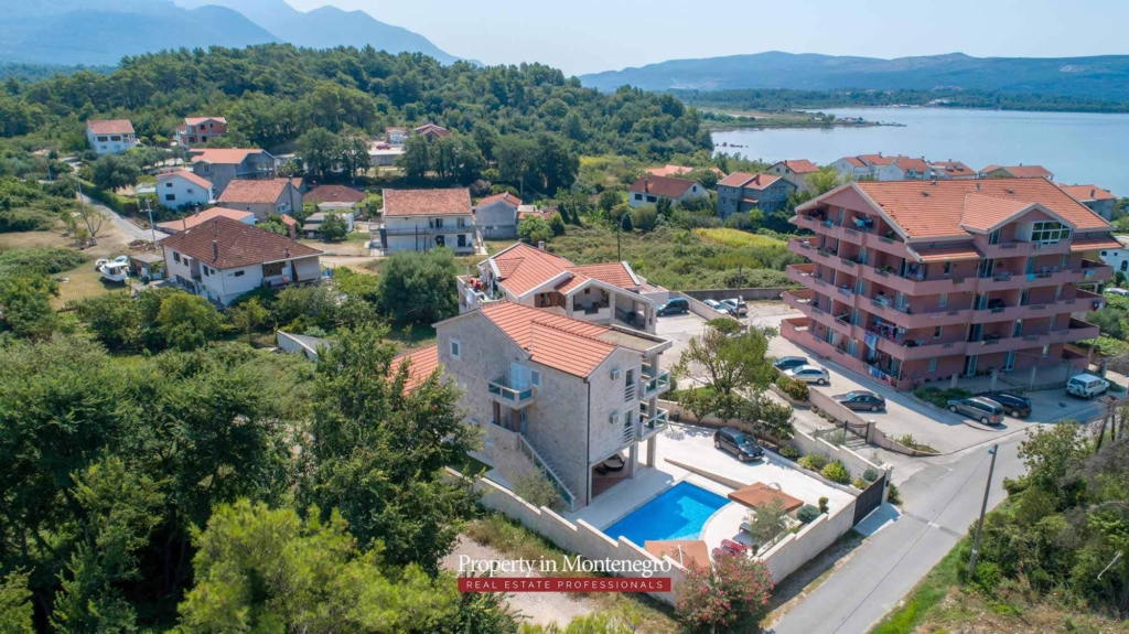 Villa with swimming pool for sale in Tivat