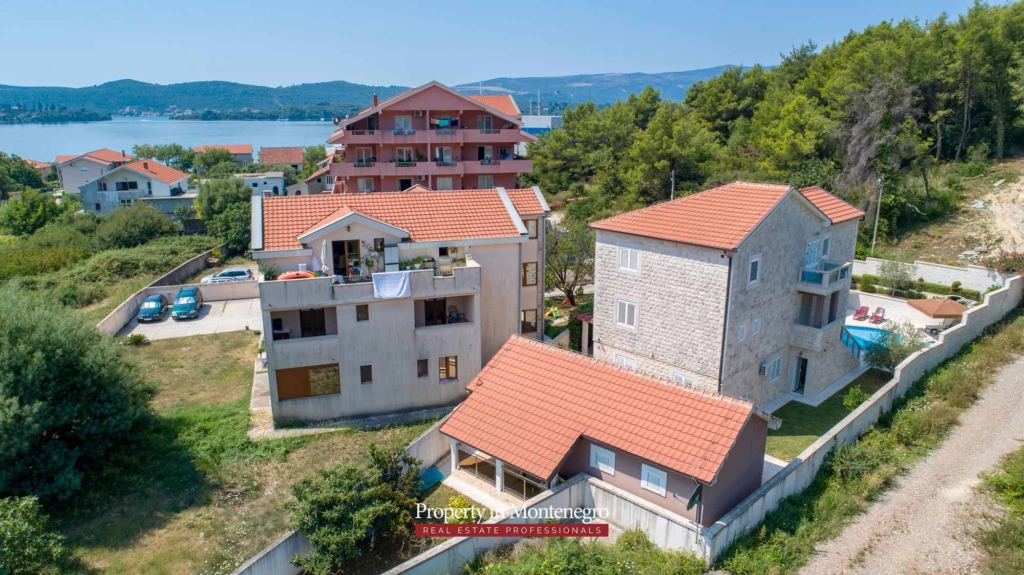 Villa with swimming pool for sale in Tivat