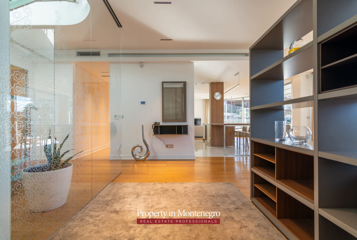 First line luxury penthouse for sale in Budva