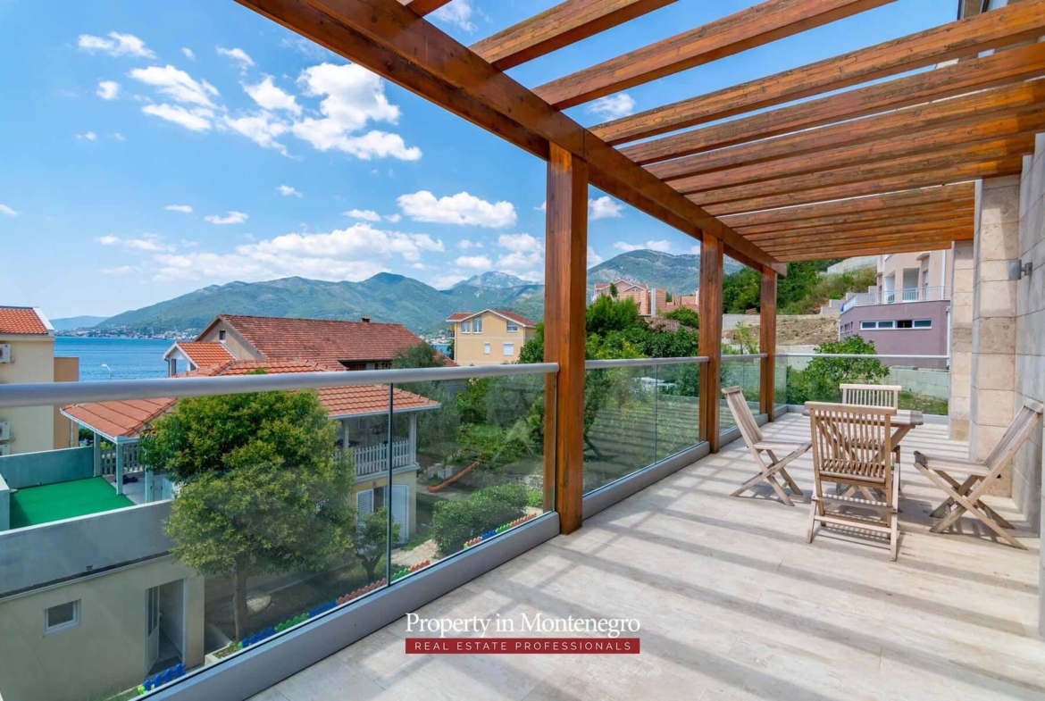 House with seaview for sale in Tivat Bay