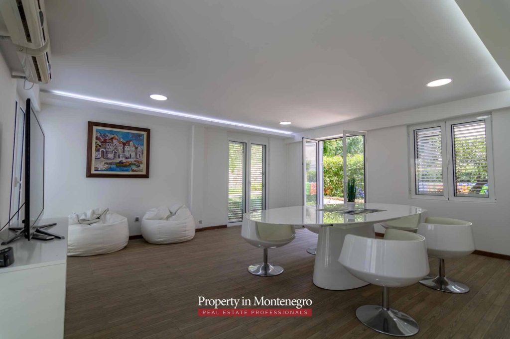 House with seaview for sale in Tivat Bay