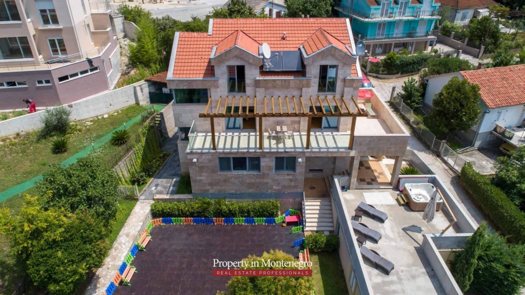 House with seaview for sale in Tivat Bay