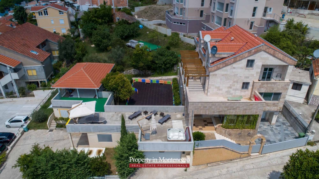 House with seaview for sale in Tivat Bay