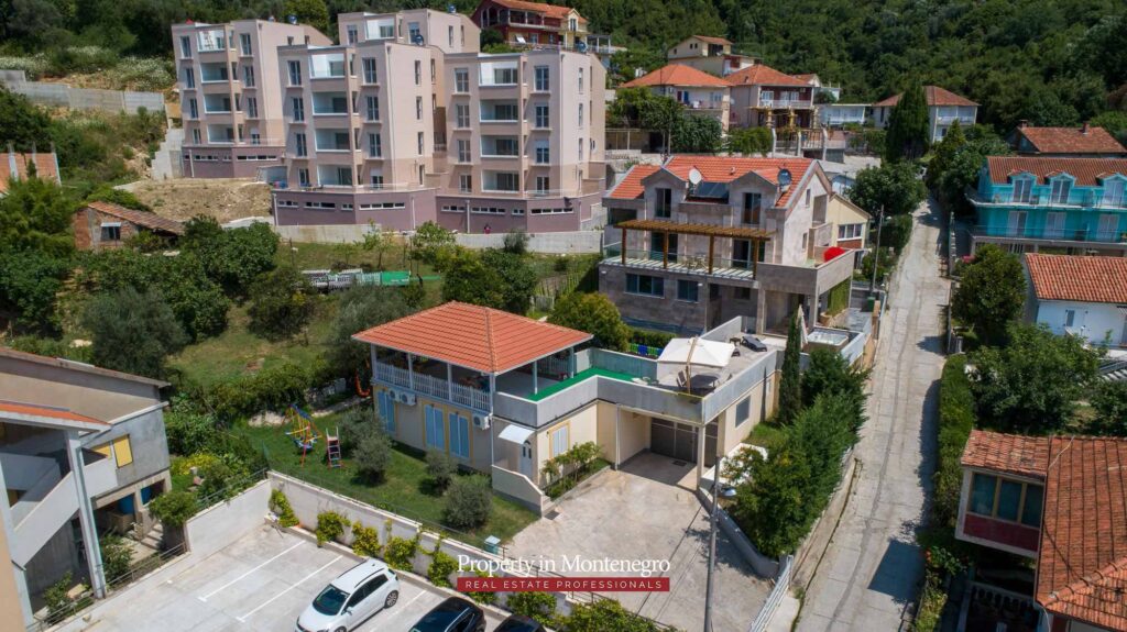 House with seaview for sale in Tivat Bay