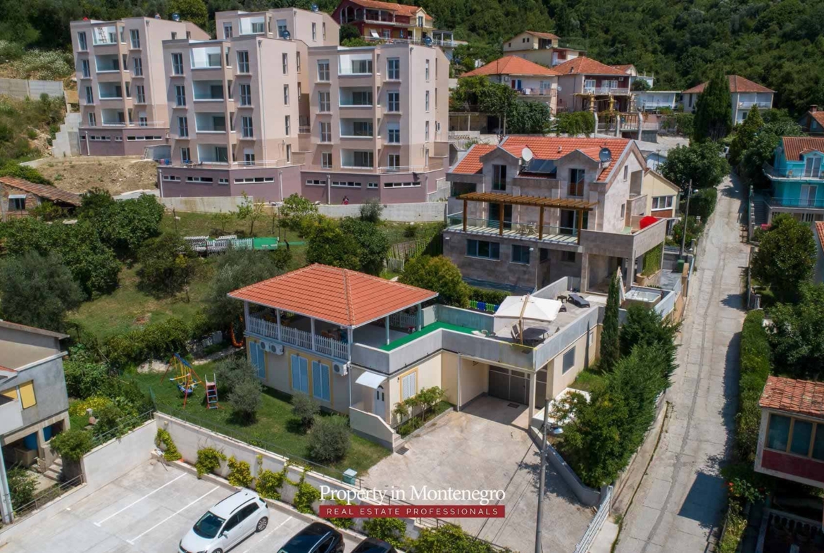 House with seaview for sale in Tivat Bay