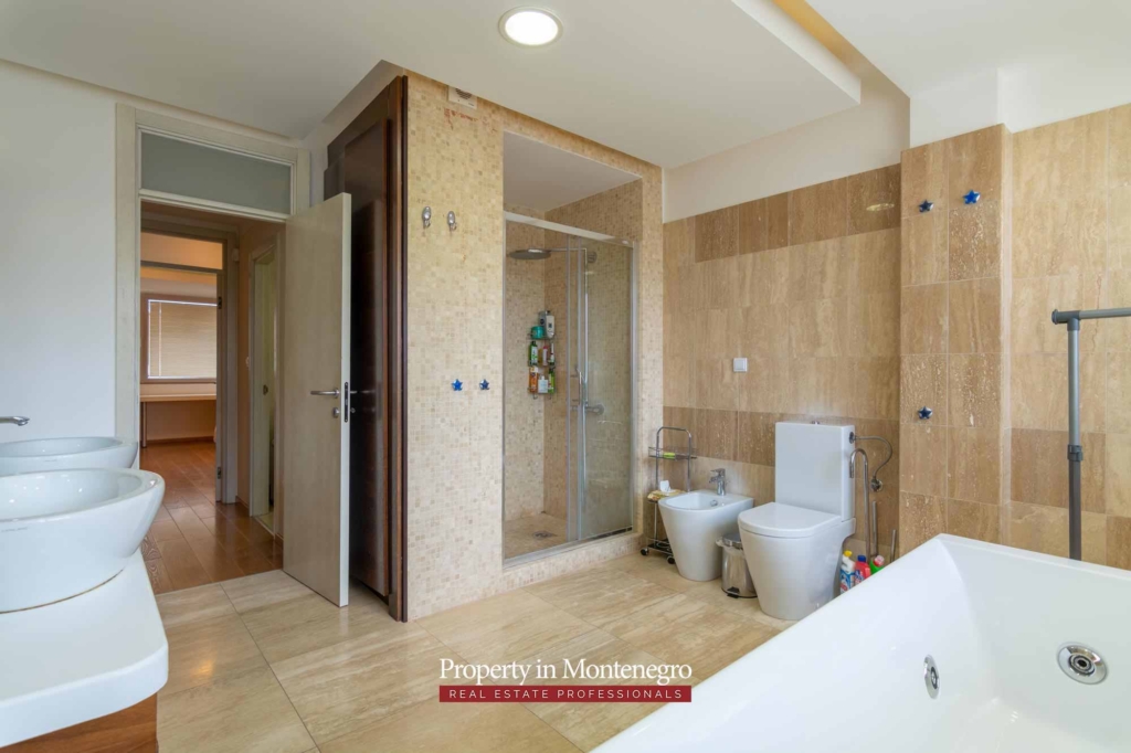 House with seaview for sale in Tivat Bay
