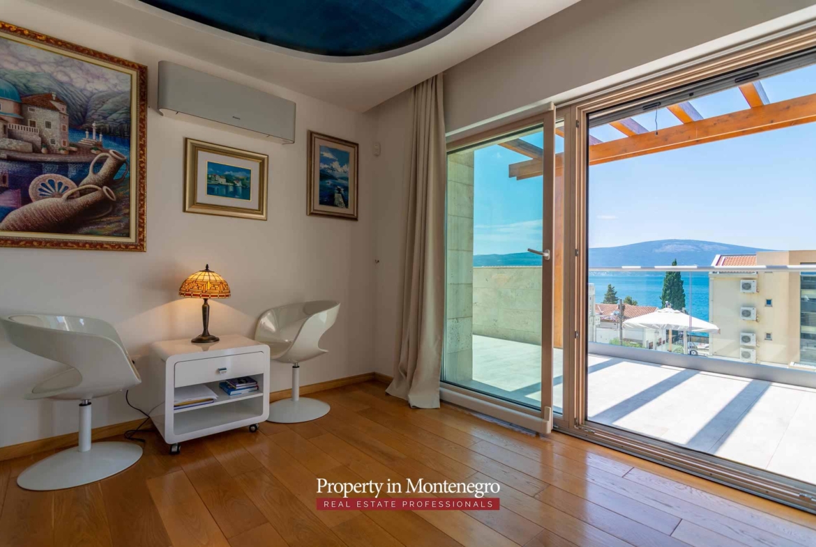 House with seaview for sale in Tivat Bay