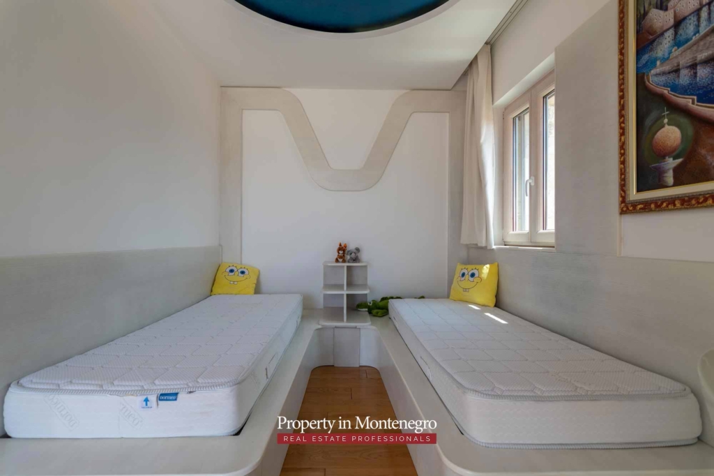House with seaview for sale in Tivat Bay