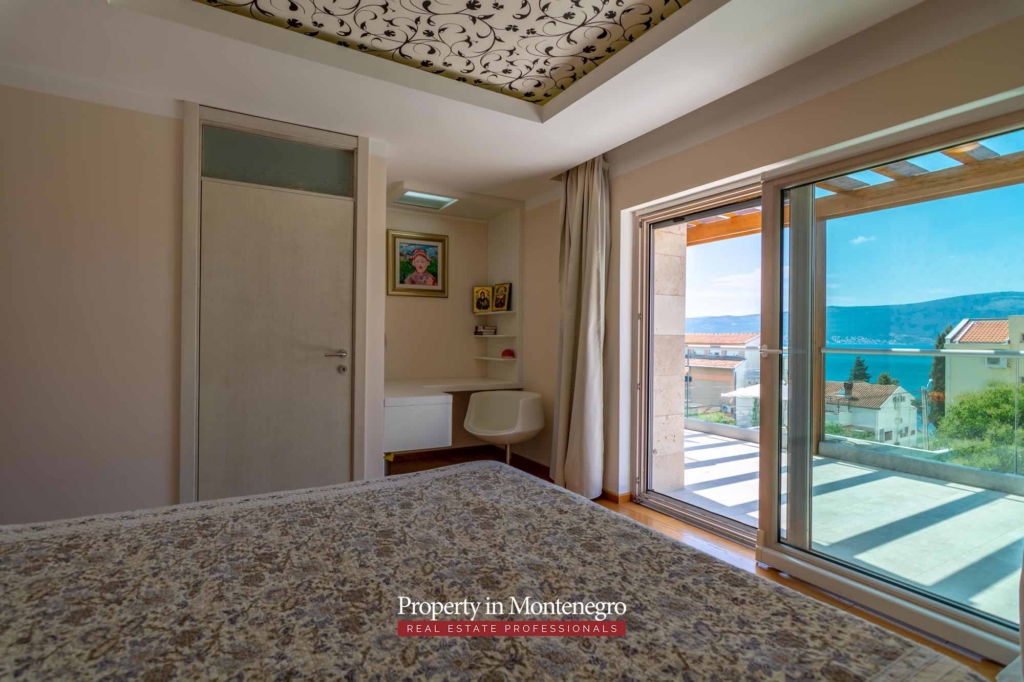 House with seaview for sale in Tivat Bay