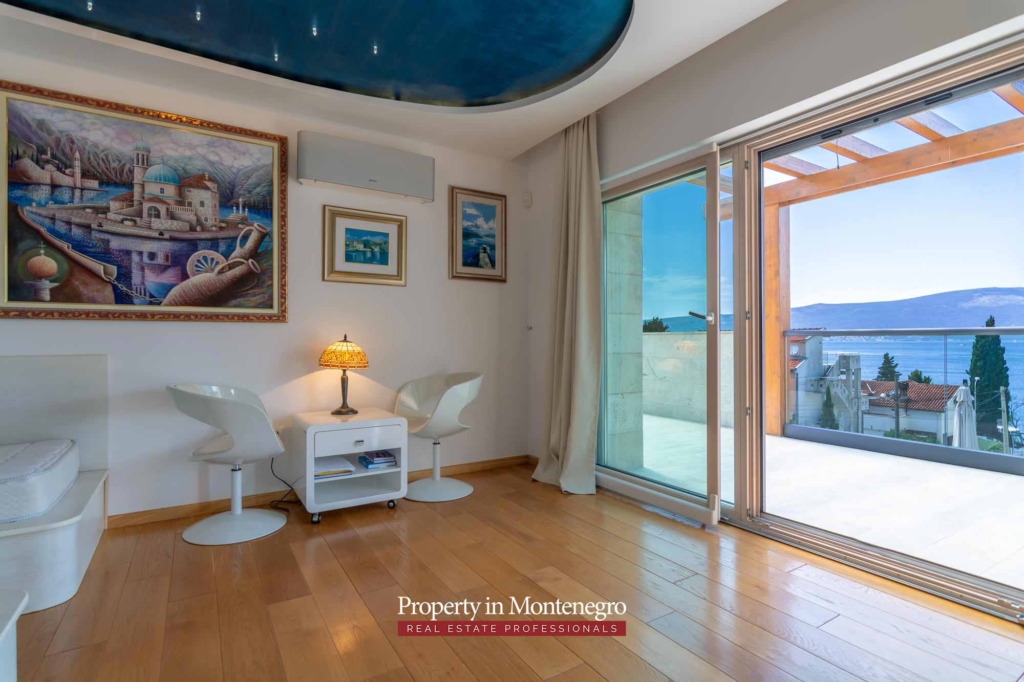 House with seaview for sale in Tivat Bay