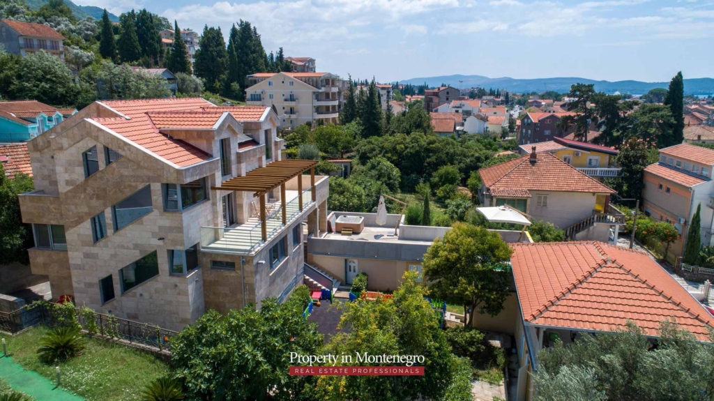 House with seaview for sale in Tivat Bay