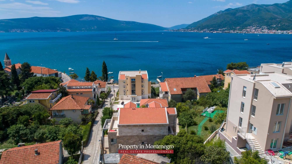House with seaview for sale in Tivat Bay